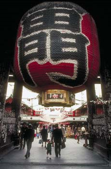 AsakusaTokyo entrance to Asakusa