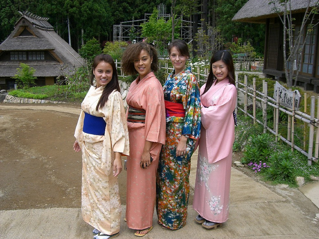 The Japanese Kimono | KCP International ...