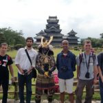 KCP students with a samurai in front of the Matsumoto Castle