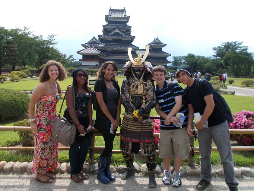 KCP students in front of Matsumoto Castle