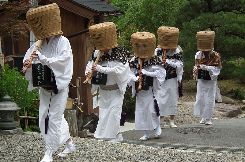 Daikokuji-Sasayama Komusō with shakuhachi.