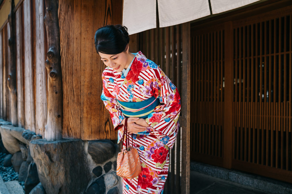 Japanese lady bowing 