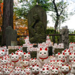 Maneki-neko lucky cats in Gotokuji Temple, Tokyo